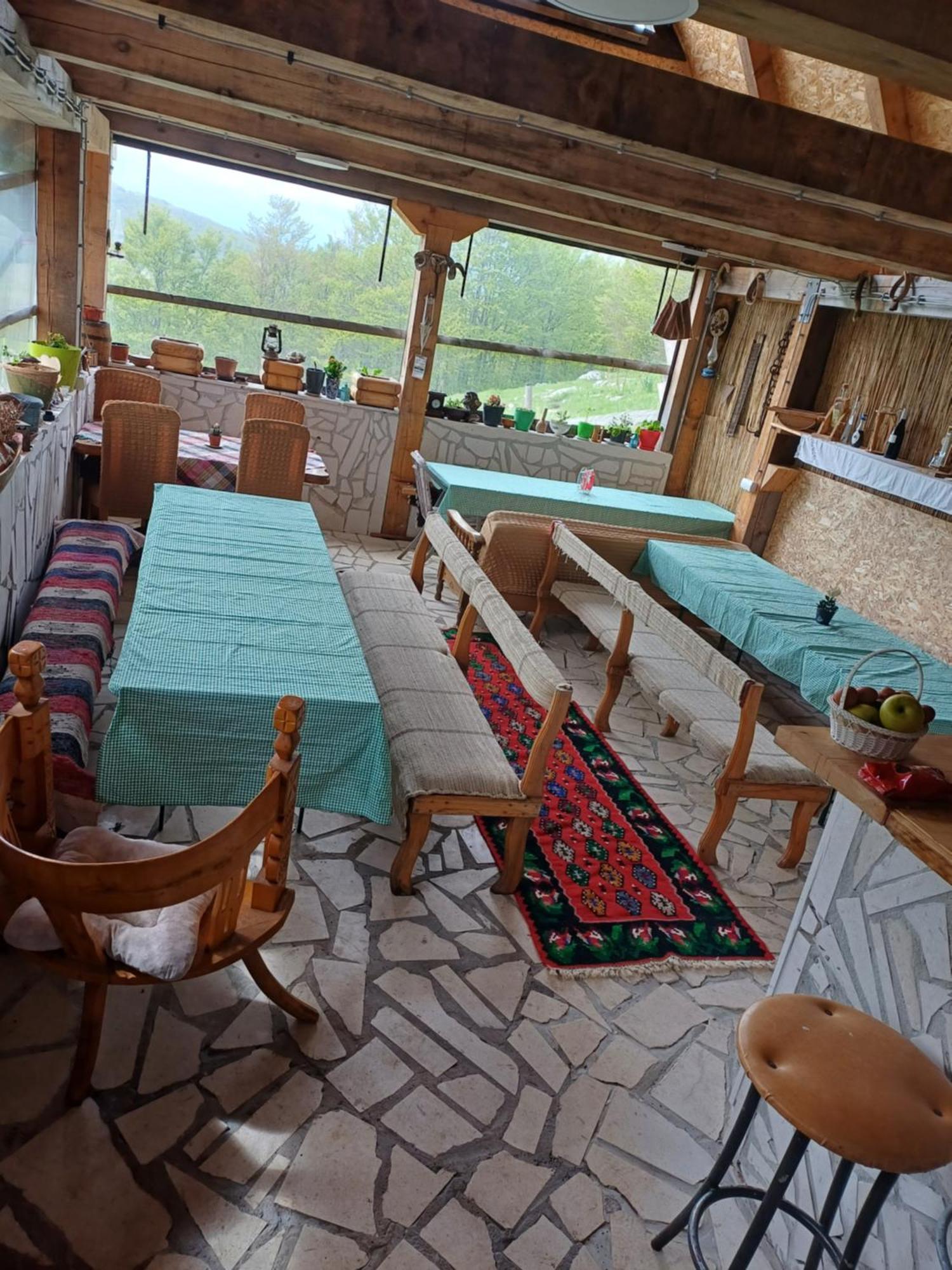 Katun Ljeljenak Hotel Плужине Екстериор снимка